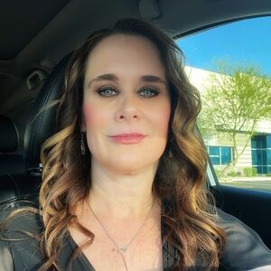 Meet your Posher, Dina